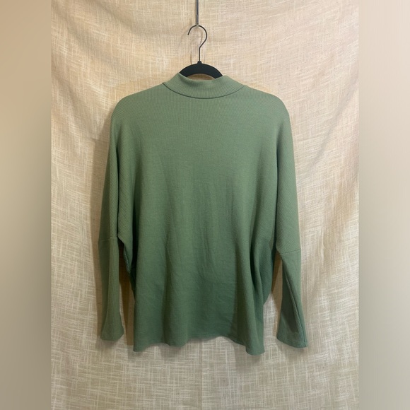 Buckle Black Green Keyhole Back Sweater Size Medium. Excellent Condition! - Picture 9 of 9
